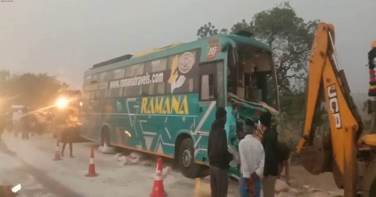 Andhra Pradesh: 4 killed in bus-tractor collision in Ananthapuramu district